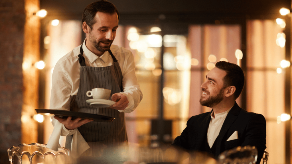 hoteles 5 estrellas en Chile Los hoteles 5 estrellas en Chile anunciaron la posibilidad de ofrecer hasta 400 turnos semanales, con sueldos que podrían superar los $700 mil al mes.