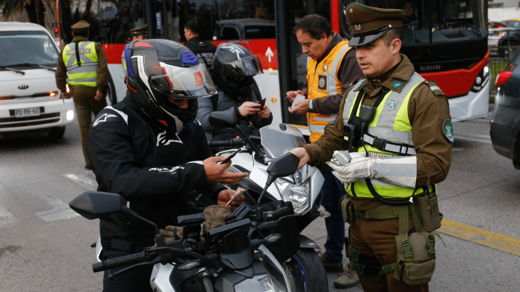 Las desconocidas multas que afectan a los motociclistas en Chile.
