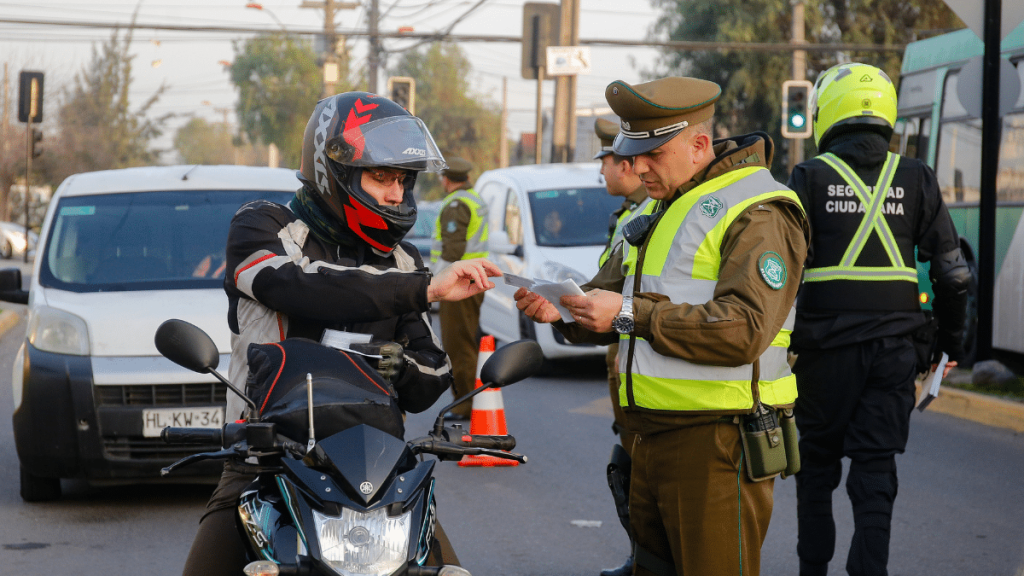 Las desconocidas multas que afectan a los motociclistas en Chile