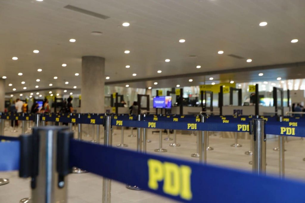 Evacúan vuelo de SKY en Santiago tras aviso de bomba: Operativo permitió descartar artefacto explosivo