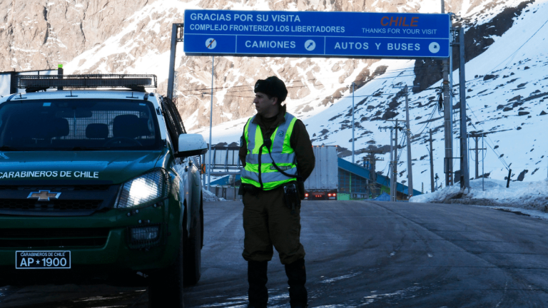 Paso Los Libertadores cierra por nevadas: Tránsito suspendido este martes 9 de junio