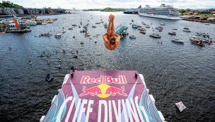 Clavadista norteamericano triunfa en Red Bull Cliff Diving Oslo y se ubica primero en la tabla general