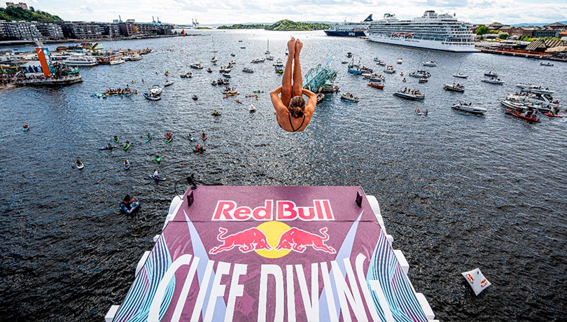 Clavadista norteamericano triunfa en Red Bull Cliff Diving Oslo y se ubica primero en la tabla general