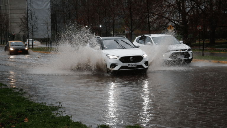 Actualizan alerta preventiva para Santiago: Lluvias, viento y riesgo de remociones en masa en 10 comunas