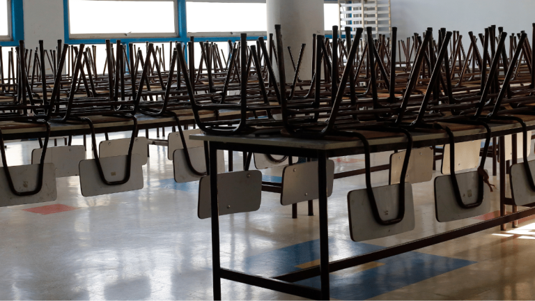 Mineduc confirma suspensión de clases este viernes en nueve comunas de la Región Metropolitana