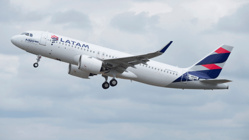 Latam reinicia vuelos a Venezuela tras más de dos meses de suspender el destino