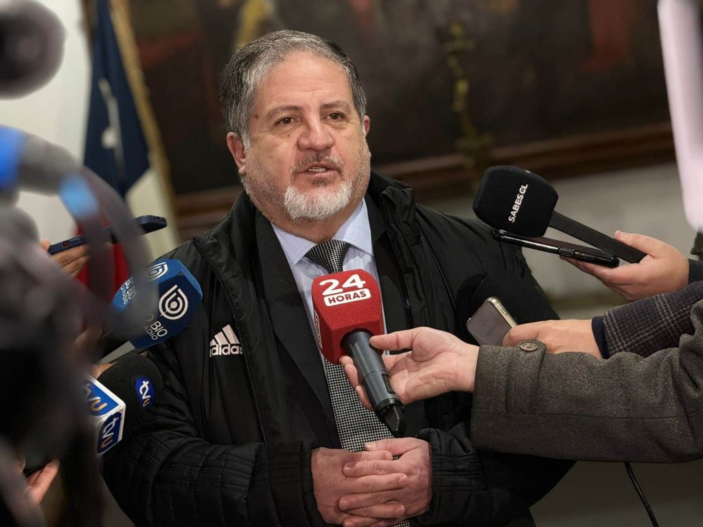 Impulsan proyecto para prohibir apps fraudulentas de préstamos e inversiones