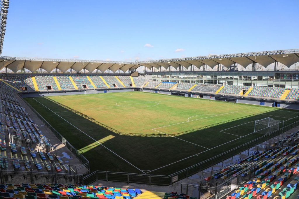 El Estadio Bicentenario de La Florida inaugura la cancha sintética más moderna del país