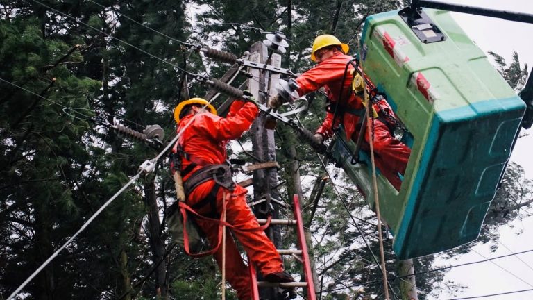Enel anuncia corte de luz programado para este domingo en cinco comunas de la Región Metropolitana