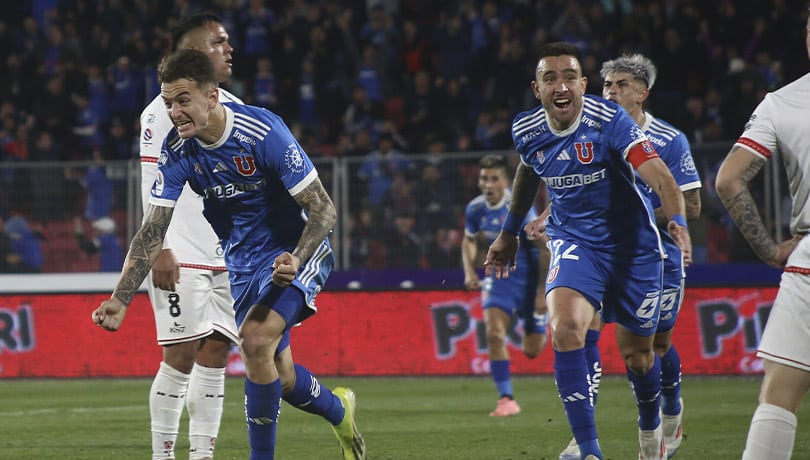 Universidad de Chile supera a Copiapó en la agonía y se apropia del liderato