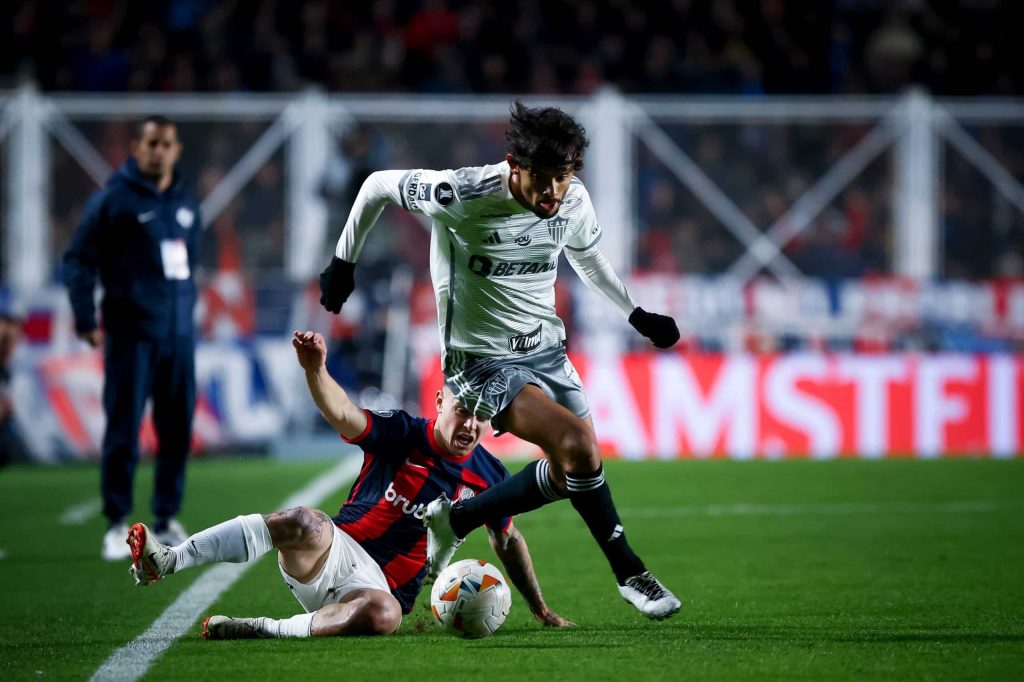 San Lorenzo y Atlético Mineiro igualan en la ida y todo se definirá en Brasil