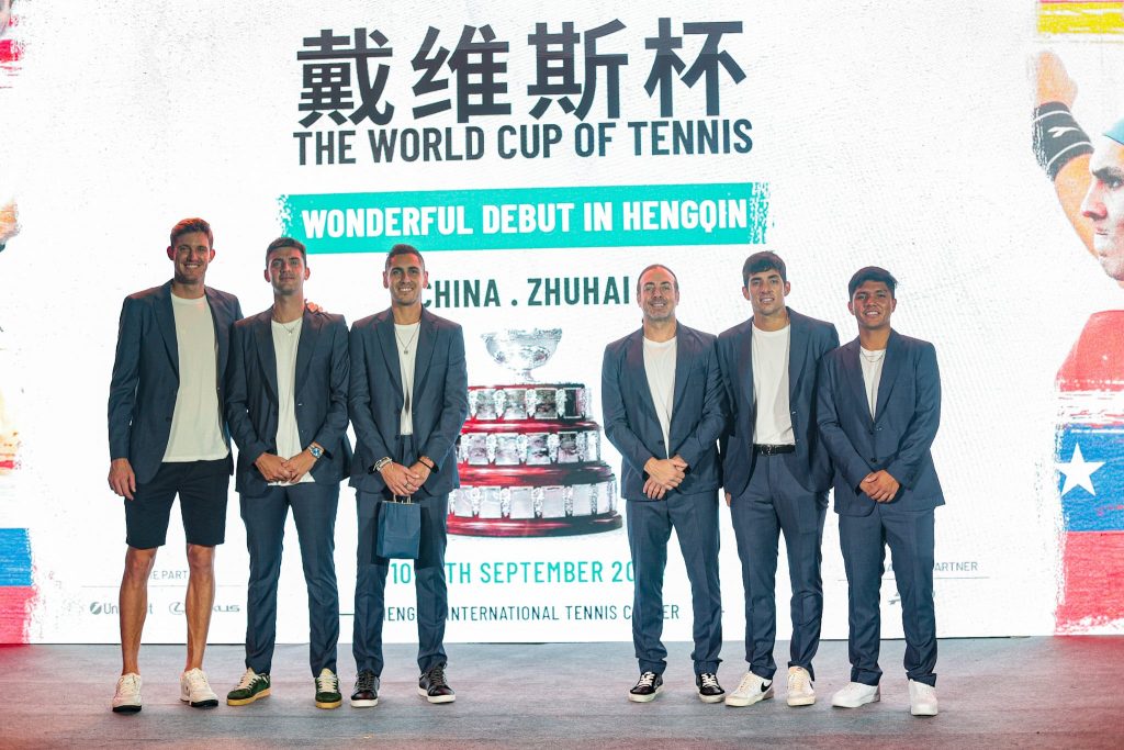 El equipo chileno se viste de gala en la antesala al inicio de la Copa Davis en China