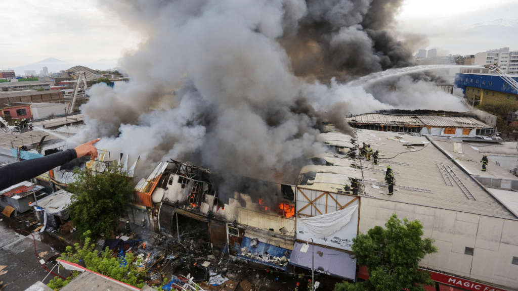 CNC por incendio en Meiggs: “Es resultado de un acto delictual y evidencia la falta de resguardo en barrios comerciales”
