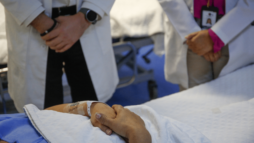 Clínicas de Chile están disponibles "para contribuir" en solución por crisis de listas de espera: "Contamos con oportunidad y capacidad resolutiva"