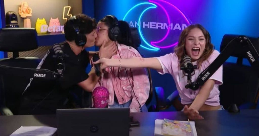 Íñigo López y Scarlette Gálvez sorprenden con un beso tras “Gran Hermano Chile”