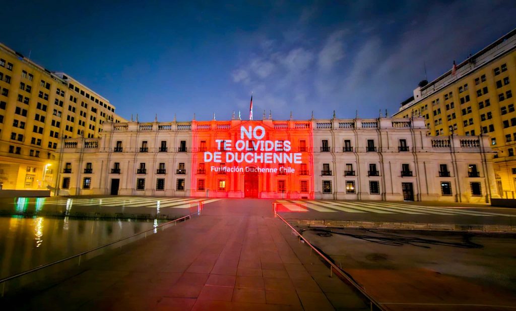 La Moneda se ilumina para concientizar sobre la Distrofia Muscular de Duchenne