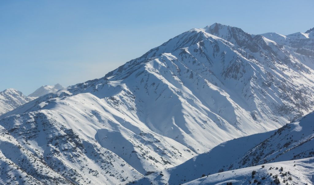 DMC emite aviso por “probables nevadas” en dos regiones del país
