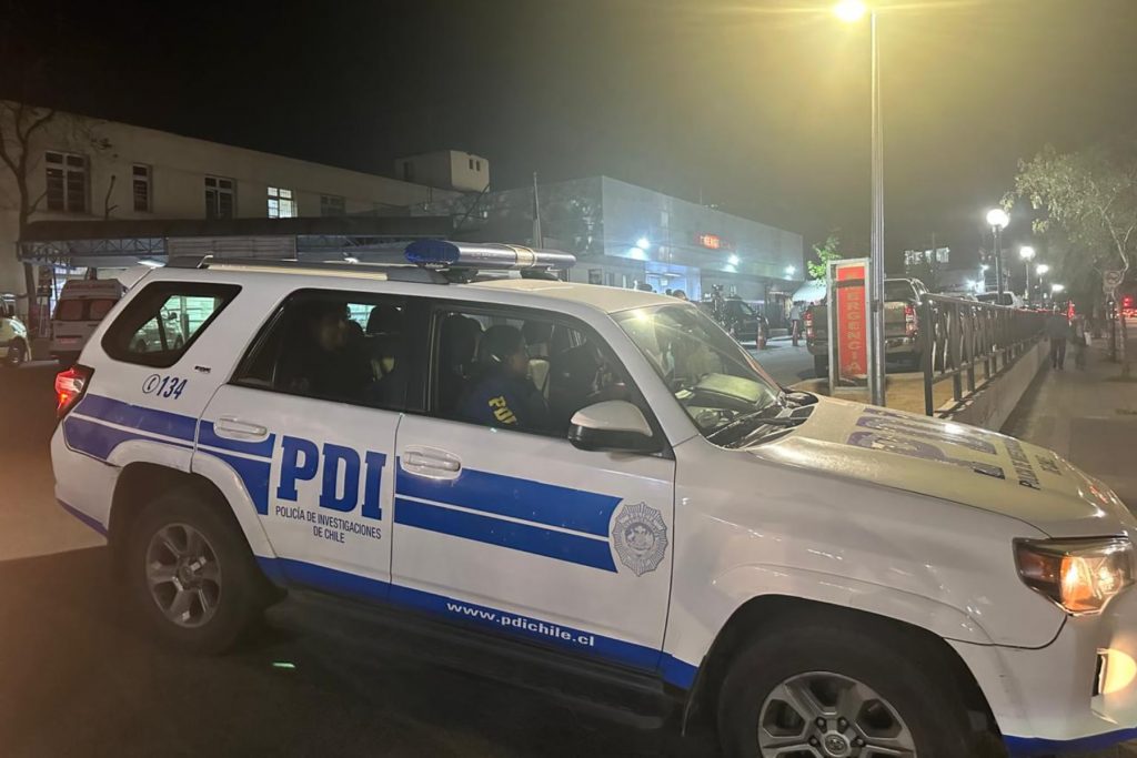 Homicidio en Estación Central: Joven muere tras recibir impactos de bala en su vehículo