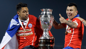 Gonzalo Jara y el polémico dedo a Cavani en Copa América 2015: 