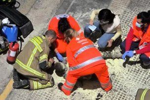 Hombre se prende fuego a lo bonzo frente a La Moneda