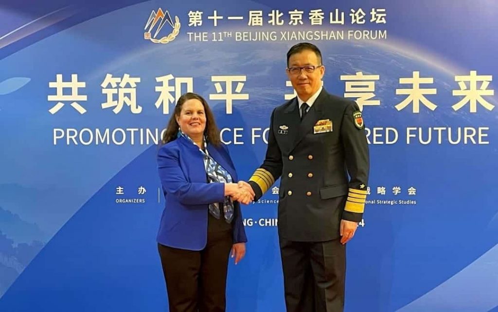 Ministra Maya Fernández se reúne con su par de Defensa de China en visita clave para la cooperación militar