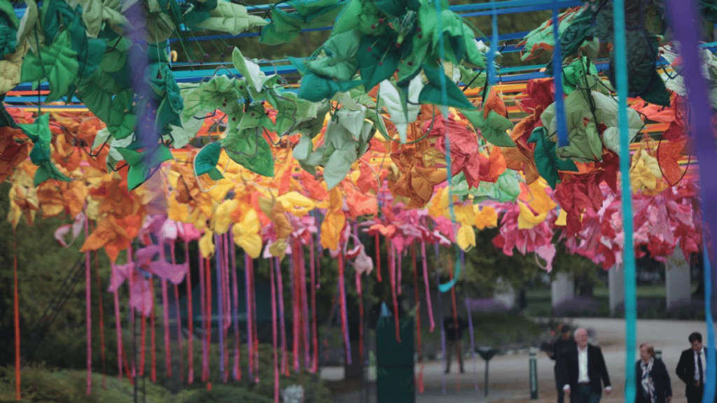 Para los amantes de la naturaleza: Jardín aéreo con más de 400 flores da la bienvenida a la primavera.