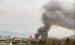 Santiago: Gran incendio afecta en locales comerciales de Barrio Meiggs