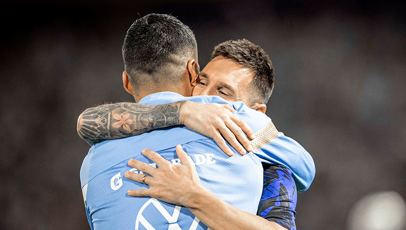 Lionel Messi reacciona al adiós de Luis Suárez de la selección uruguaya