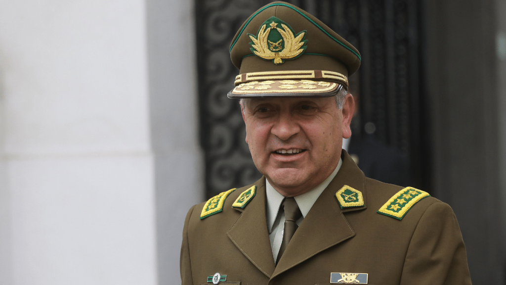 General Yáñez presentó su renuncia como director de Carabineros.
