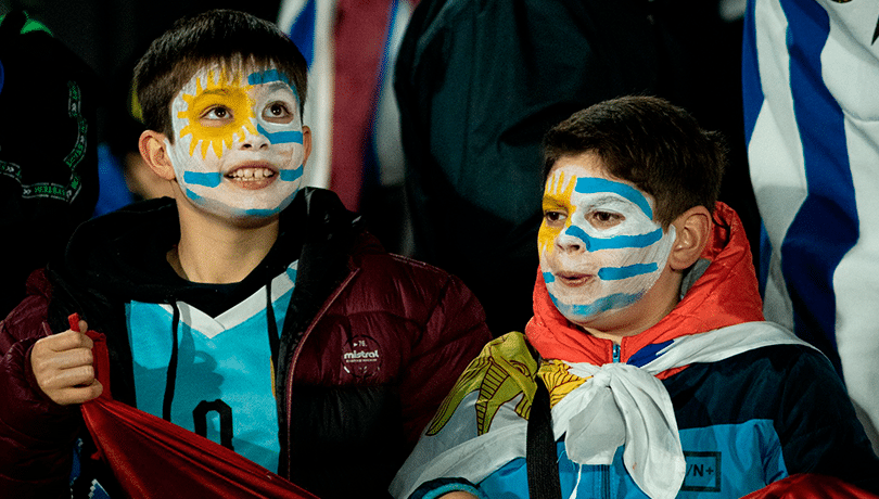 “Ponete en sus zapatos”: en Uruguay lanzan potente campaña antidiscriminación en el fútbol