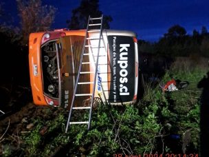 Volcamiento de bus deja un lesionado de gravedad en Ñiquen