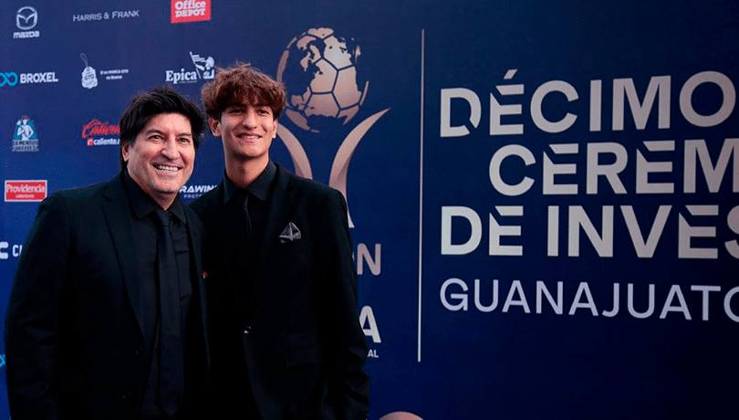 ¡Una leyenda! Iván Zamorano ingresa al Salón de la Fama del Fútbol Internacional