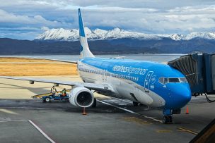 Gobierno de Javier Milei amenaza con cerrar Aerolíneas Argentinas si no se acepta su privatización