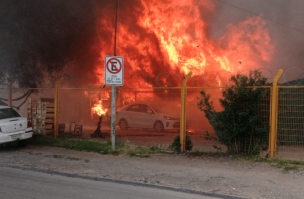 Incendio afecta a locales comerciales en Paine