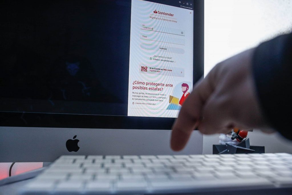 Cambios en bancos: nueva norma de la CMF obligará usar doble verificación en transferencias