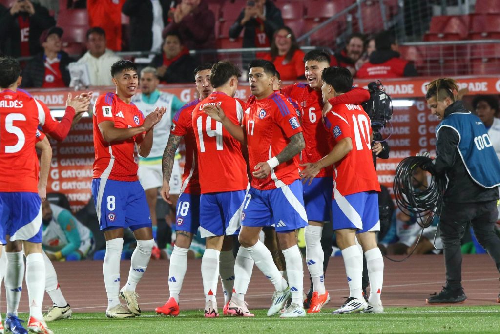 Cuarta baja en la selección: Jugador queda descartado ante Colombia por neumonía