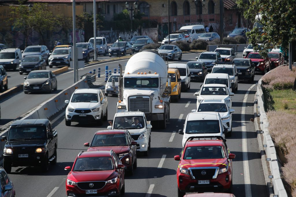 Fin de semana largo: tres fallecidos por accidentes de tránsito y 149 mil vehículos salieron de Santiago