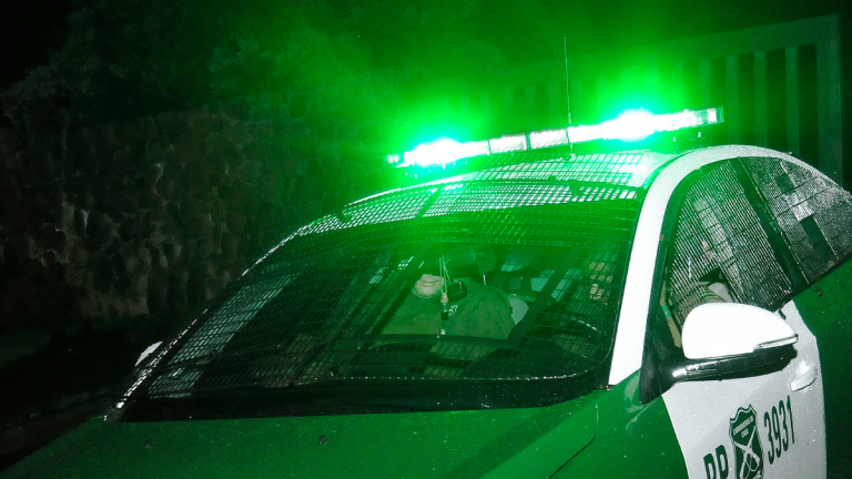 Huechuraba: Investigan ataque con molotov contra cuarteles de Carabineros y Bomberos
