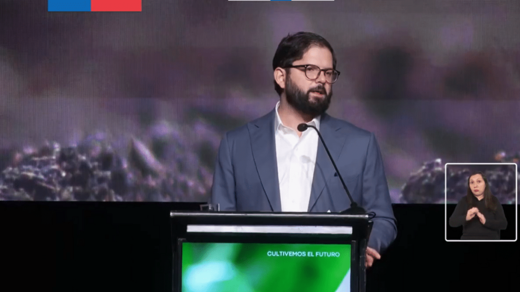 Boric en Enagro: “Tenemos que luchar contra la corrupción, venga de donde venga, sin ningún tipo de defensa corporativa”