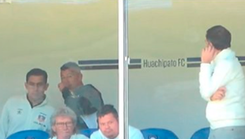 ¿Estará entre las pruebas? Revelan video de Almirón en la caseta durante el duelo ante Huachipato