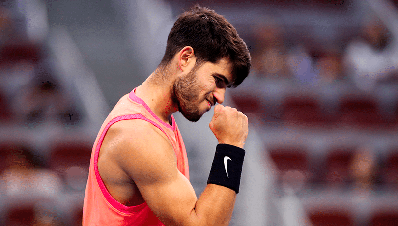 Alcaraz vence a Rublev en el ATP Finals de Turín y se mantiene en carrera por las semifinales