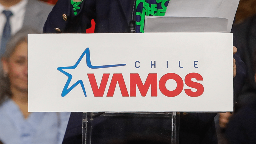 Las propuestas de Chile Vamos para enfrentar crisis migratoria: Compra de avión para agilizar expulsiones y una reja fronteriza en Colchane