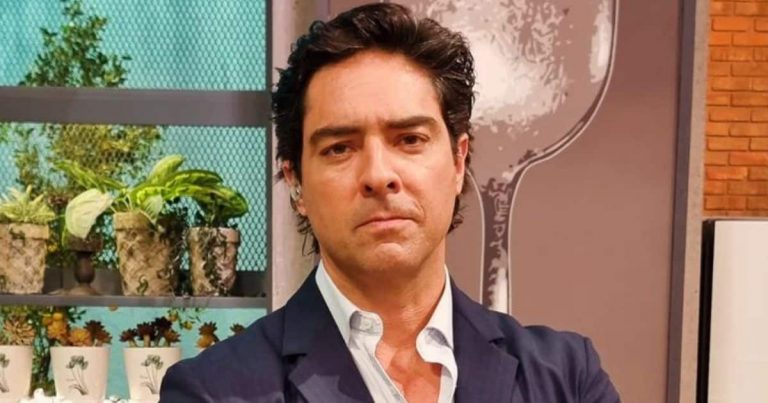Cristián Riquelme muestra los daños que dejó el sistema frontal en su casa de Maitencillo