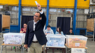 Detienen al alcalde reelecto de Chillán Viejo por violencia intrafamiliar