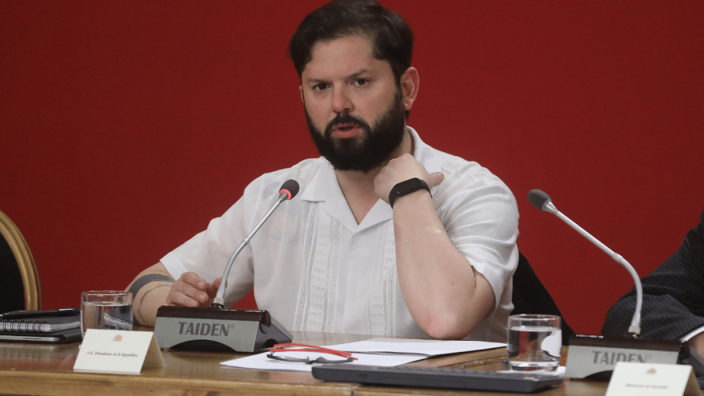 Diputado Cuello tilda de “maniobra desesperada” la acusación constitucional de RN contra Boric