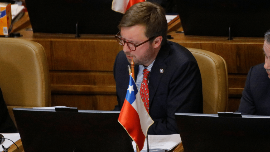 "Me parecen muy extrañas sus afirmaciones", dijo Sánchez sobre el timonel de la UDI que reprochó AC contra Tohá. 