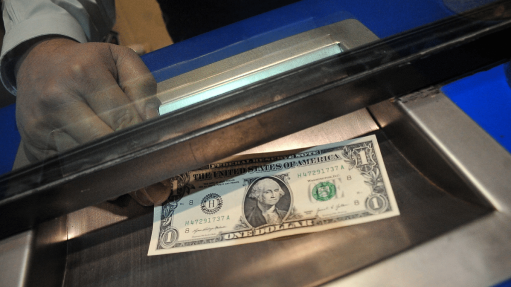 Dólar en Chile hoy, lunes 14 de octubre: Cotización inicia con “movimientos alcistas”