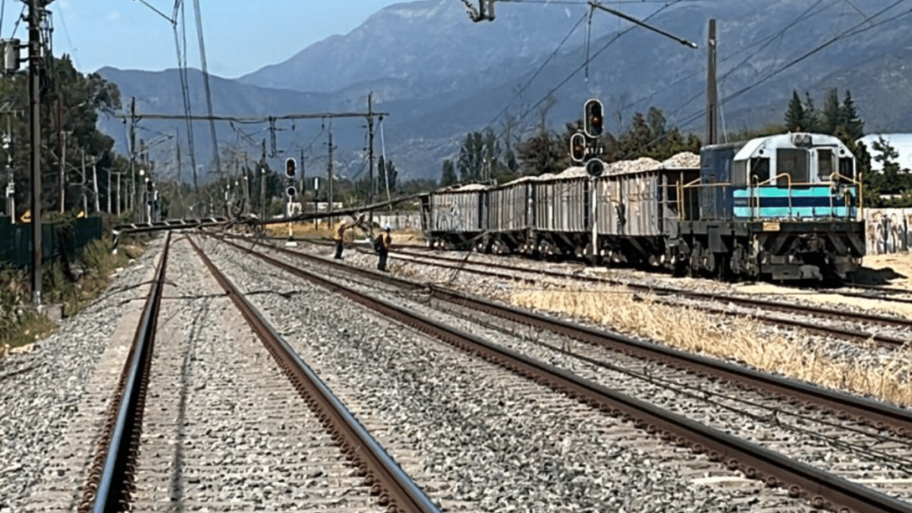 Mujer muere tras ser atropellada por tren de carga en San Felipe