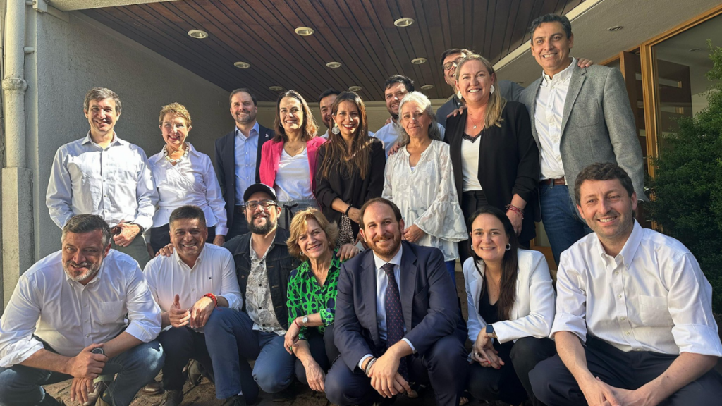 Evelyn Matthei desayunó con ganadores de Chile Vamos: “A sacar adelante nuestro país”