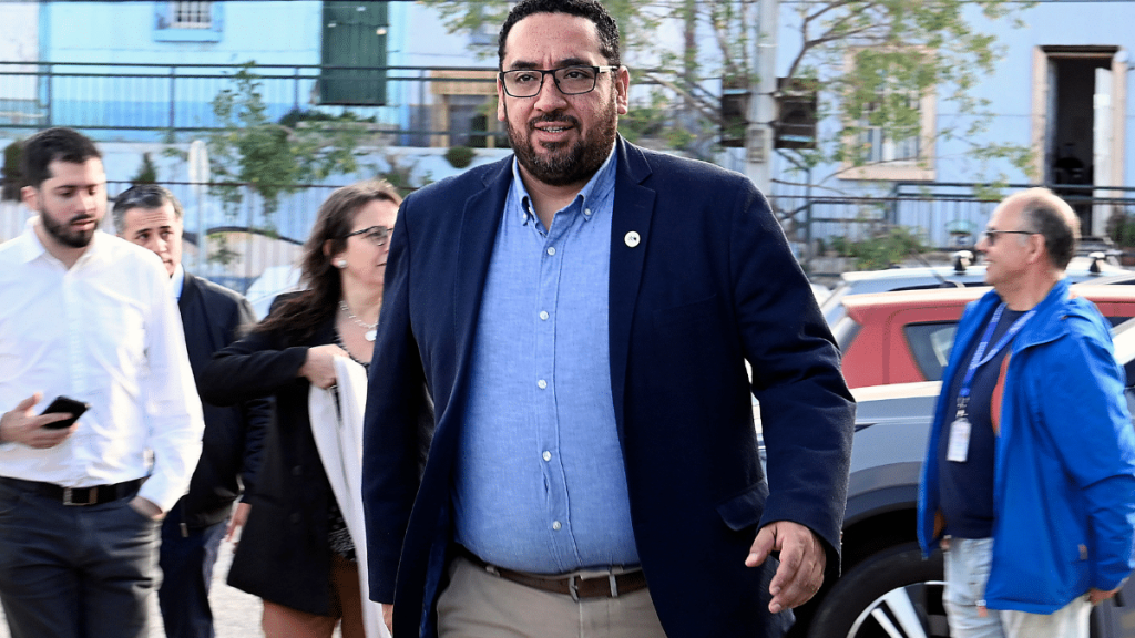 Fin al CAE: Ministro Cataldo adelanta que proyecto contempla “en algunos casos la resolución total de las deudas”